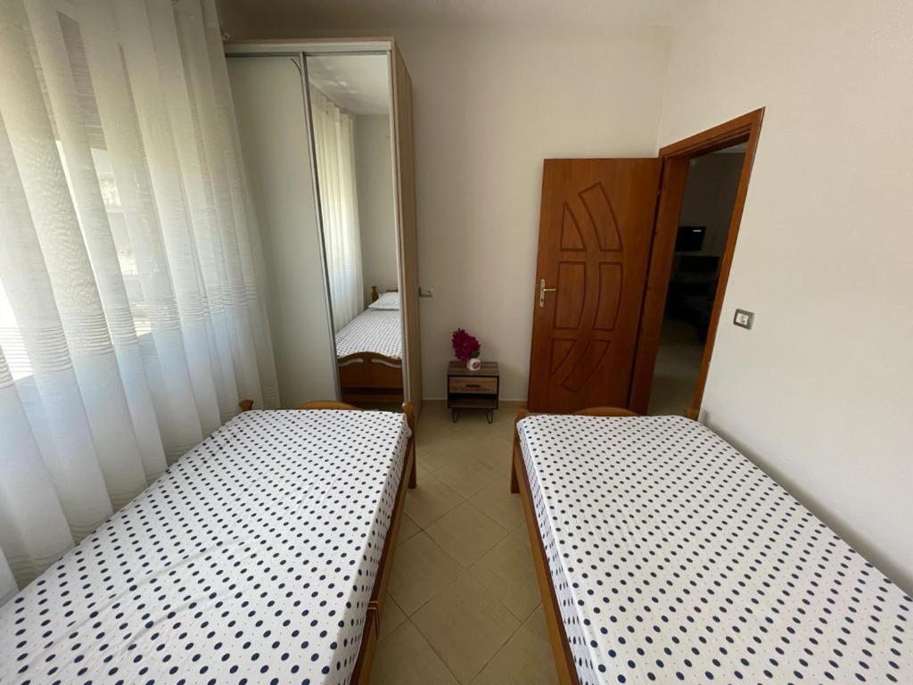 Near By The Sea Apartment Sarande Bagian luar foto
